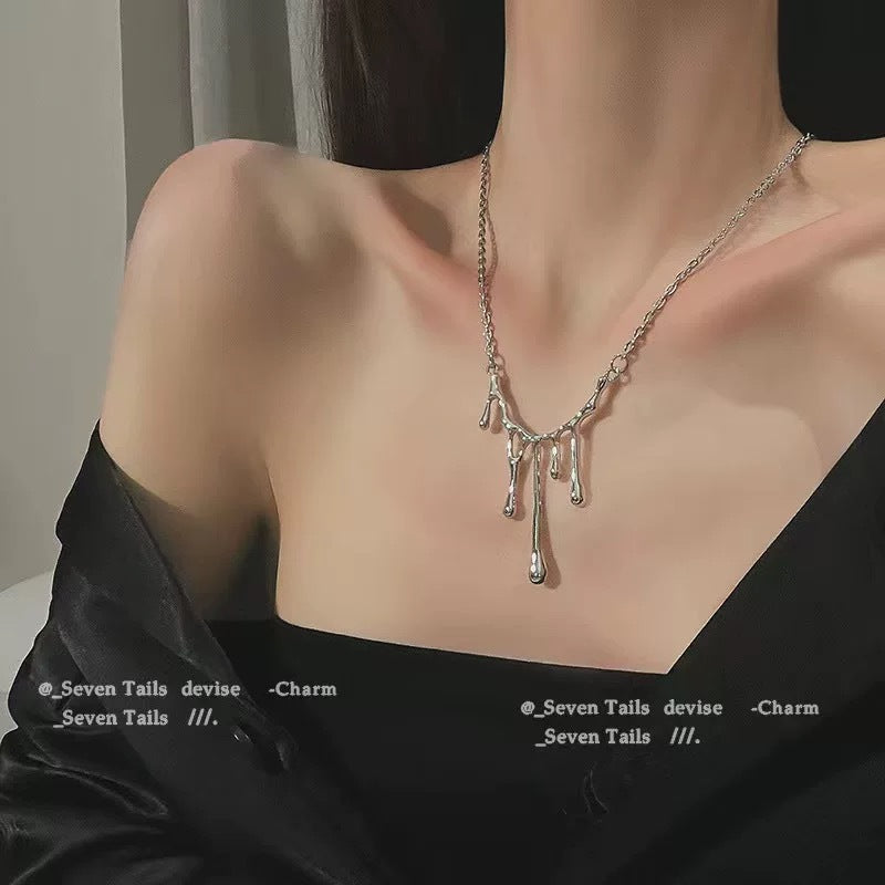 Damen Halskette mit modernem, skulpturalem Tropfenanhänger Shop Nory