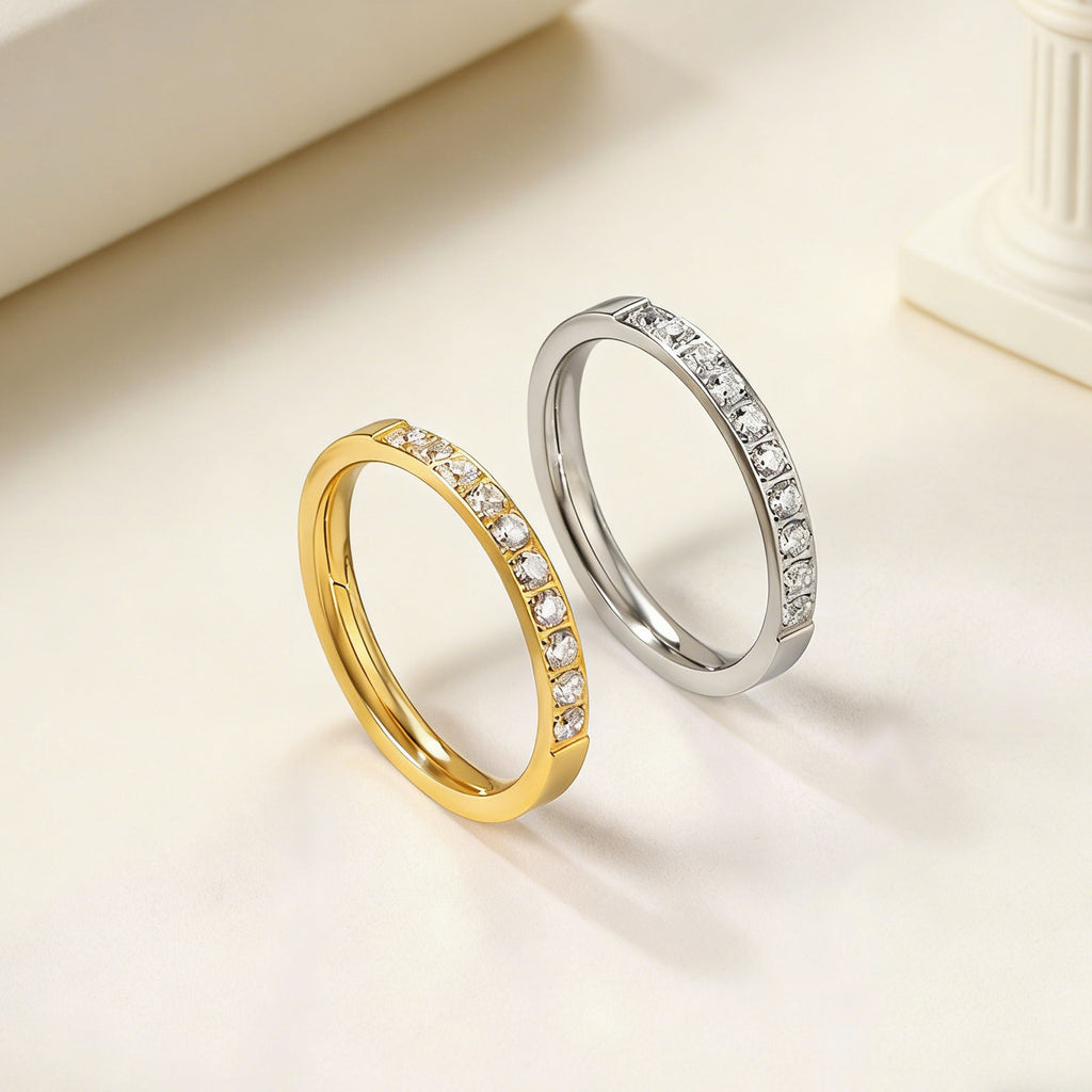 Damen Ring mit funkelnden Zirkonia und goldfarbener Beschichtung Shop Nory