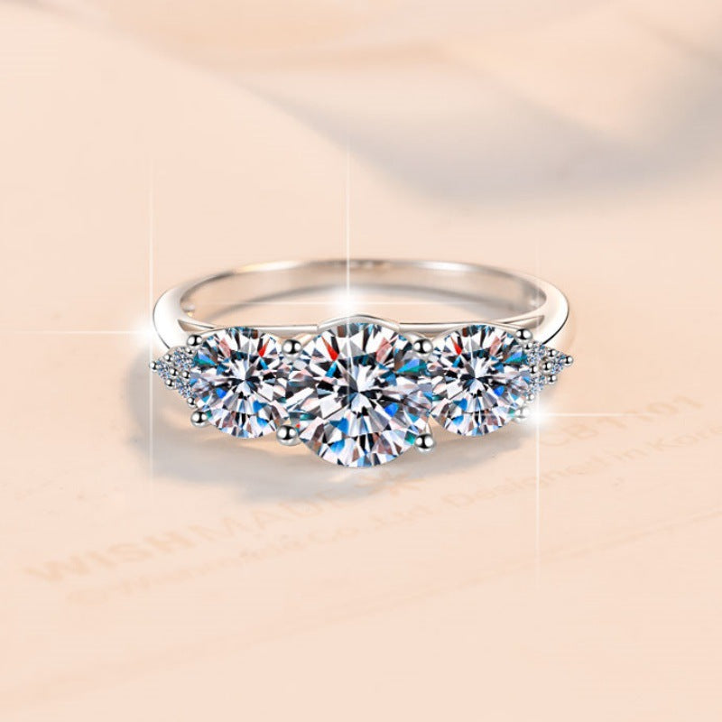 Damen zierlicher Dreisteine-Ring mit funkelndem Zirkonia-Besatz Shop Nory