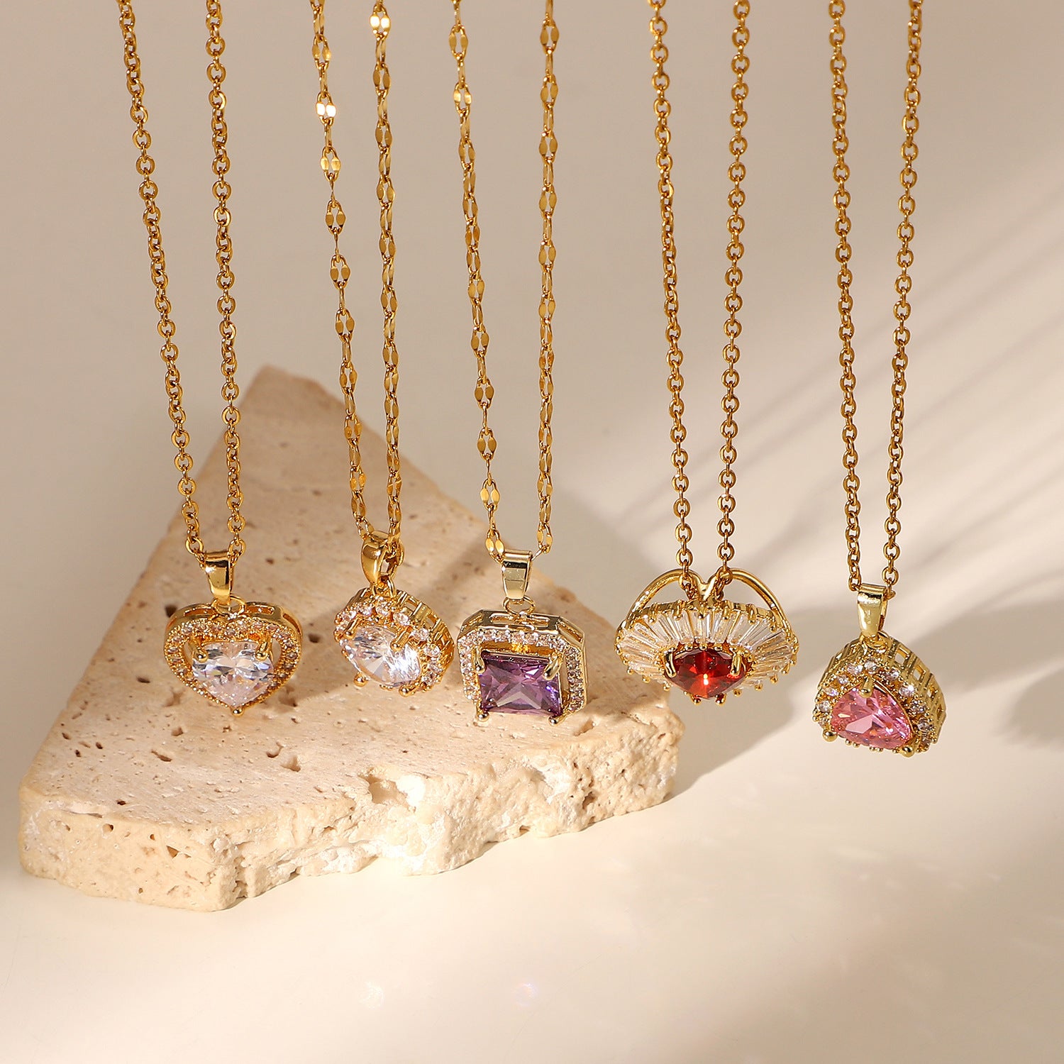 Damen Halskette mit strahlendem Zirkonia-Anhänger und elegante Gliederkette Shop Nory