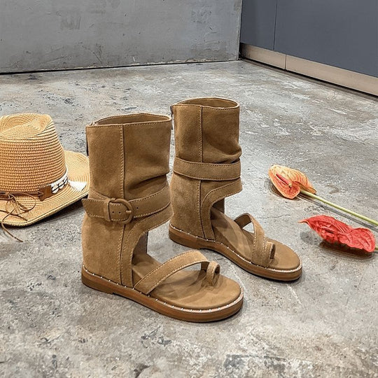 Damen knöchelhohe Veloursleder‑Sandalette mit Zehenring und verstellbarem Schaftriemen Shop Nory