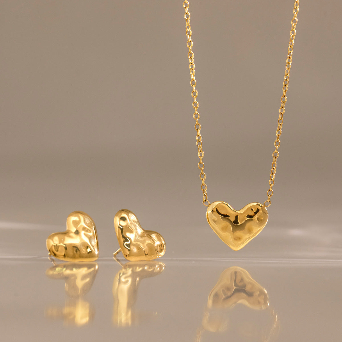 Damen Ohrringe im eleganten Herzdesign aus hypoallergenem Edelstahl Shop Nory