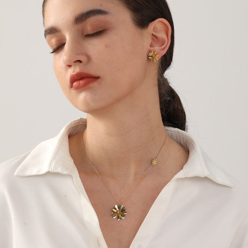 Damen Schmuckset mit floralem Design und funkelnden Zirkonia Shop Nory