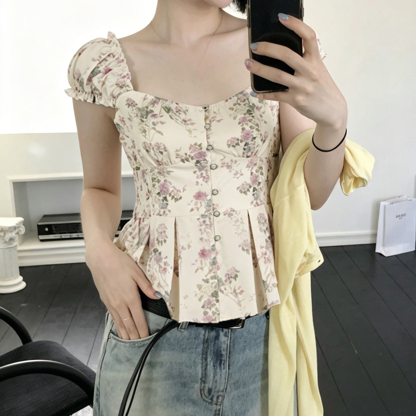 Damenbluse mit floralem Design und Rüschenärmeln