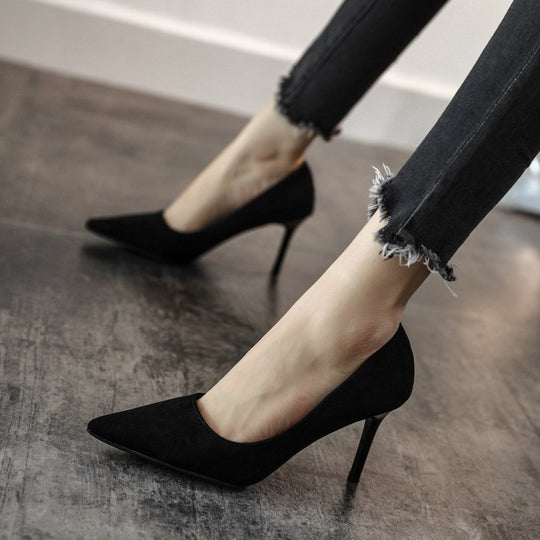 Damen Samtige spitze Pumps mit schmalem Stilettoabsatz und Komfortfußbett Shop Nory