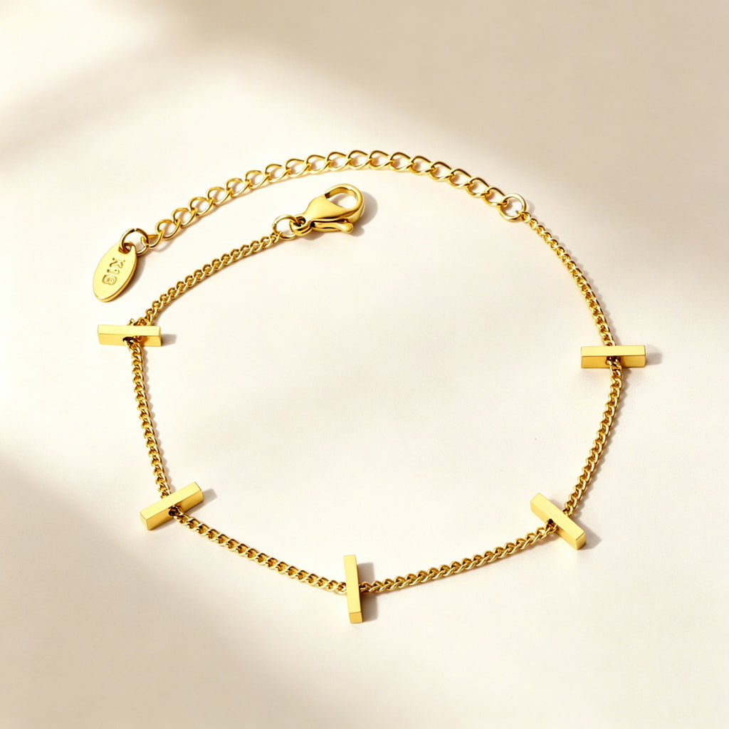 Damen stilvolles Armband aus hochwertigem Edelstahl mit goldenem Kreuzdesign Shop Nory