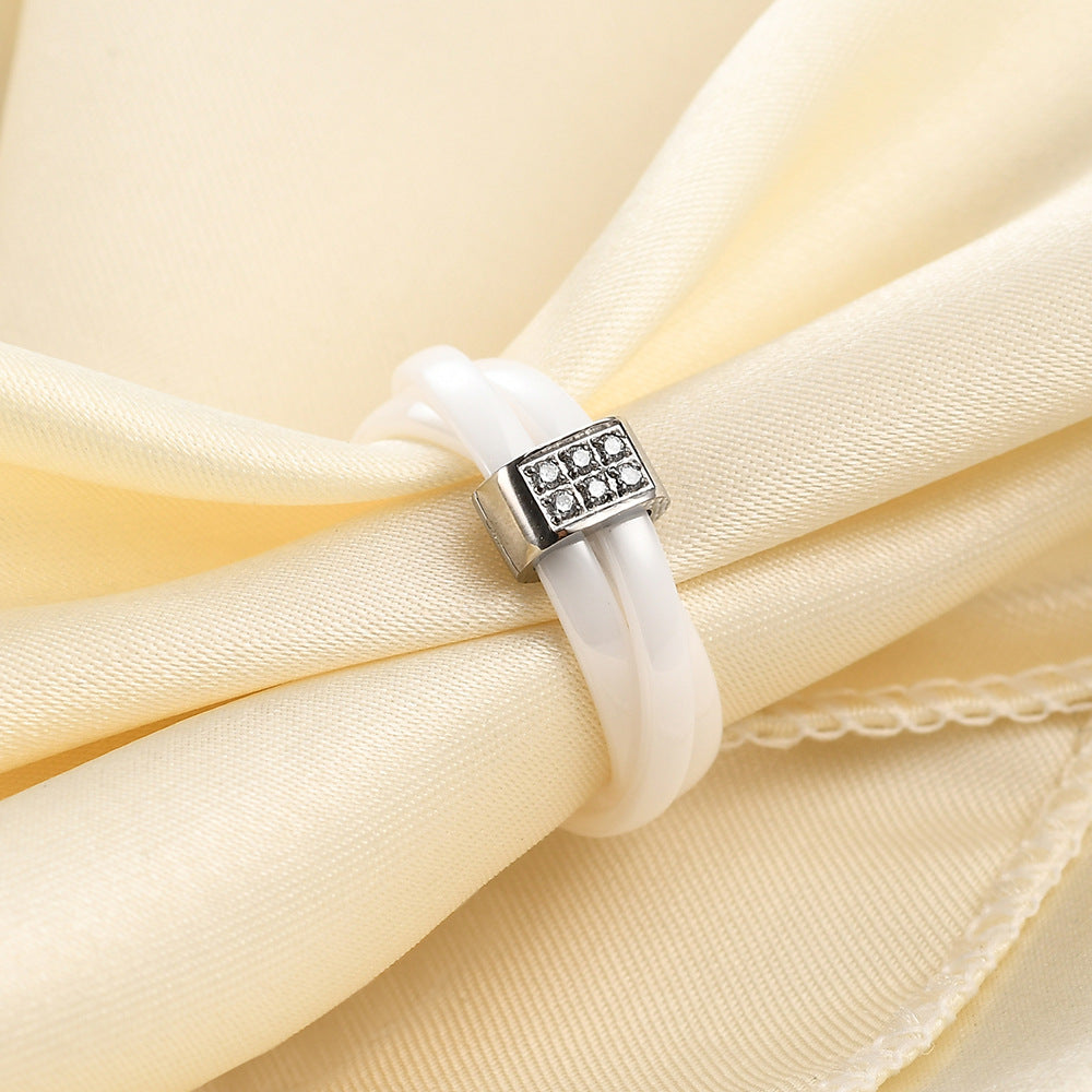 Damen Ring mit elegantem geschwungenem Design und funkelndem Kristallbesatz Shop Nory