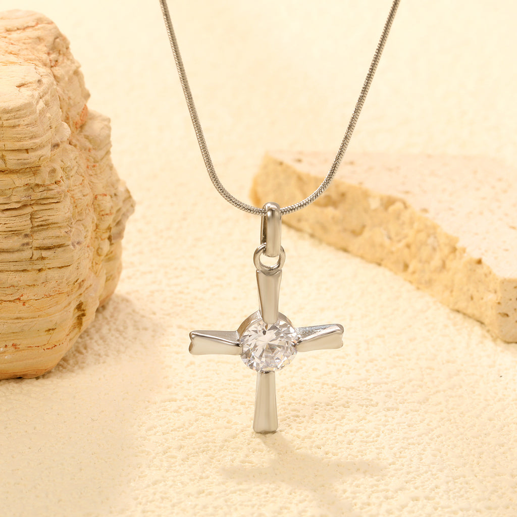 Damen Halskette mit funkelndem Kreuzanhänger aus hochwertigem Edelstahl und Zirkonia Shop Nory