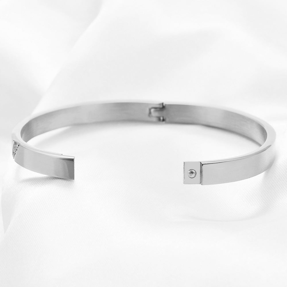 Damen Armreif aus Edelstahl mit funkelnden Kristallakzenten Shop Nory