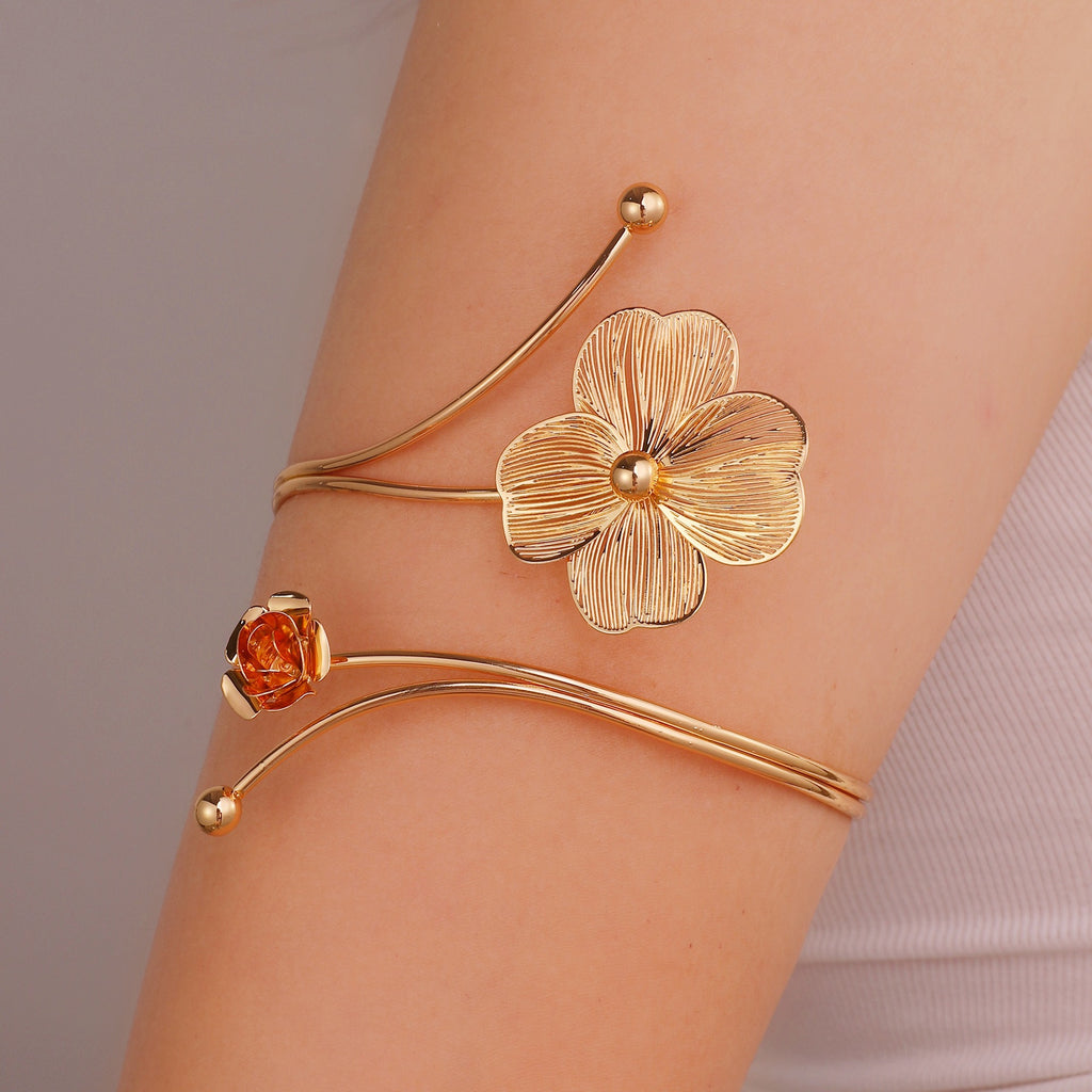 Damen Offener Armreif mit floralen Akzenten Shop Nory