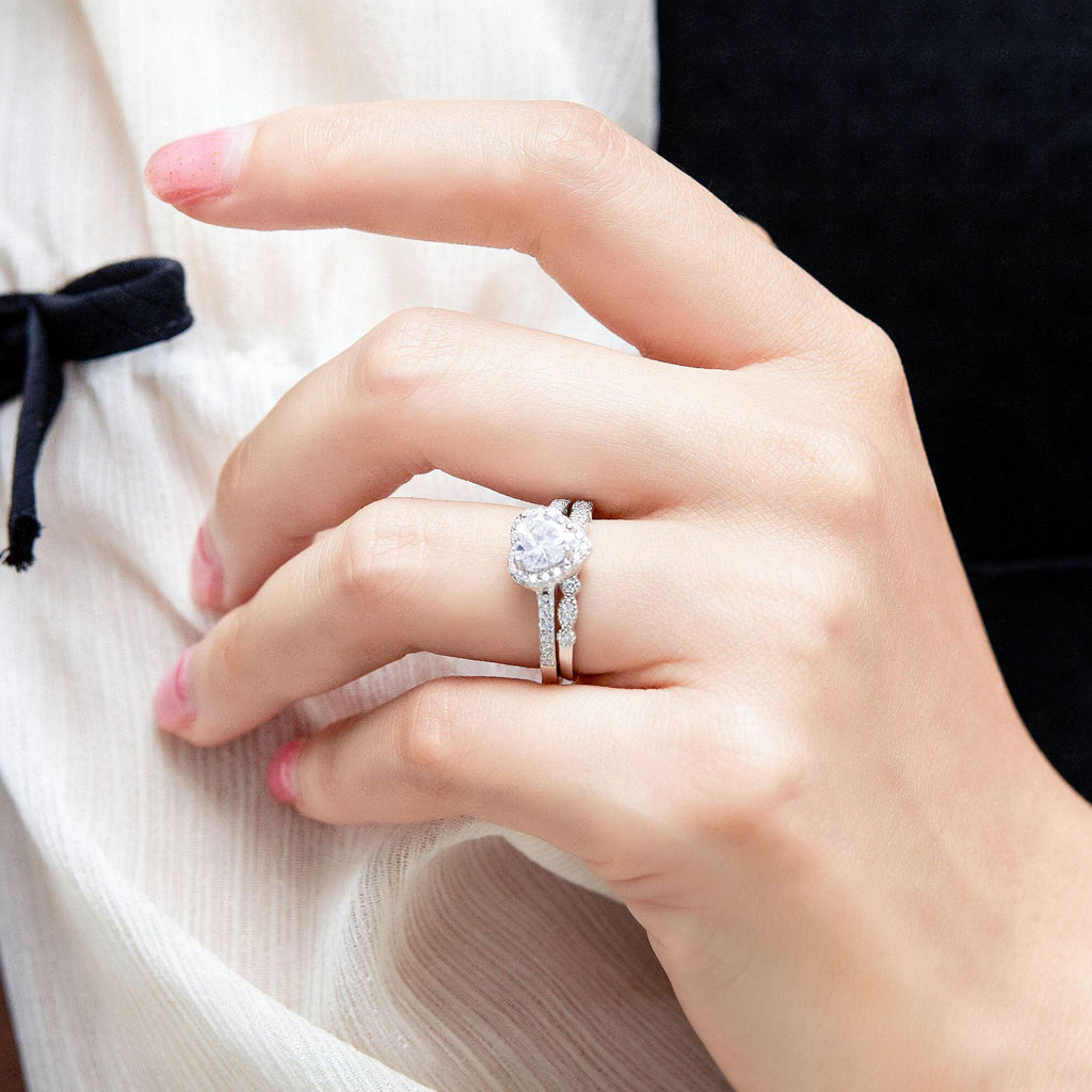Damen herzförmiger Verlobungsring mit funkelnden Zirkonia-Details Shop Nory