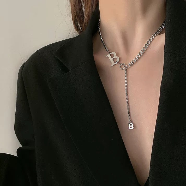 Damen Kette mit personalisiertem Buchstabenanhänger aus Edelstahl Shop Nory