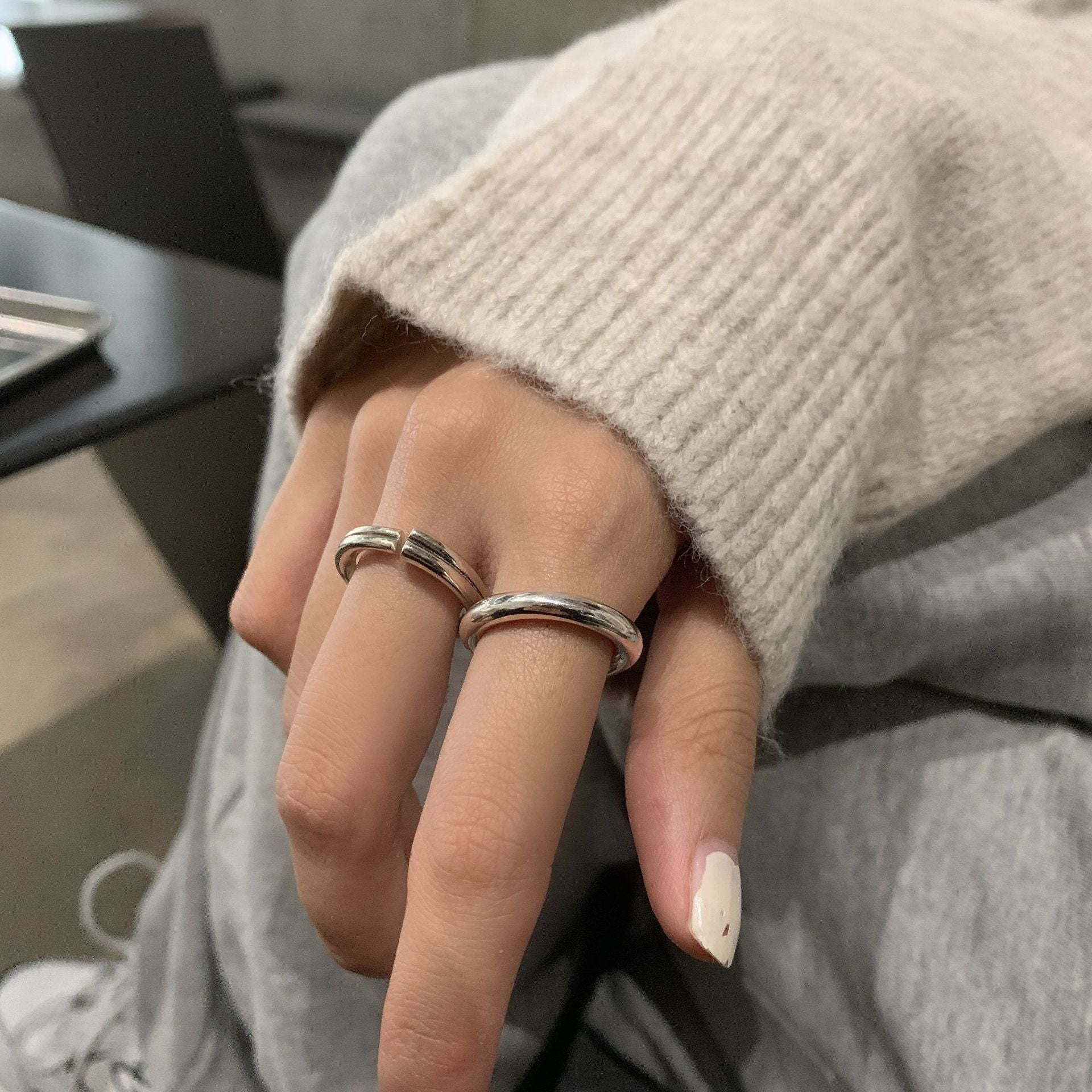 Damen modischer Ring mit einzigartigem Design und raffinierter Schlitz-Optik Shop Nory