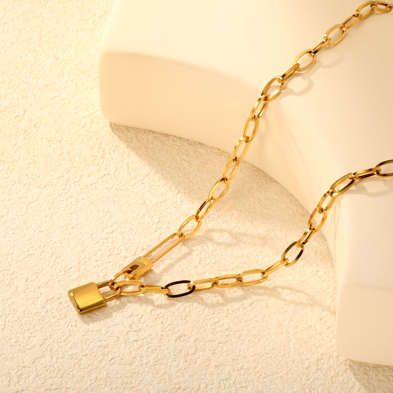 Damen Kette mit modernem Verschluss und liebevollem Anhänger Shop Nory