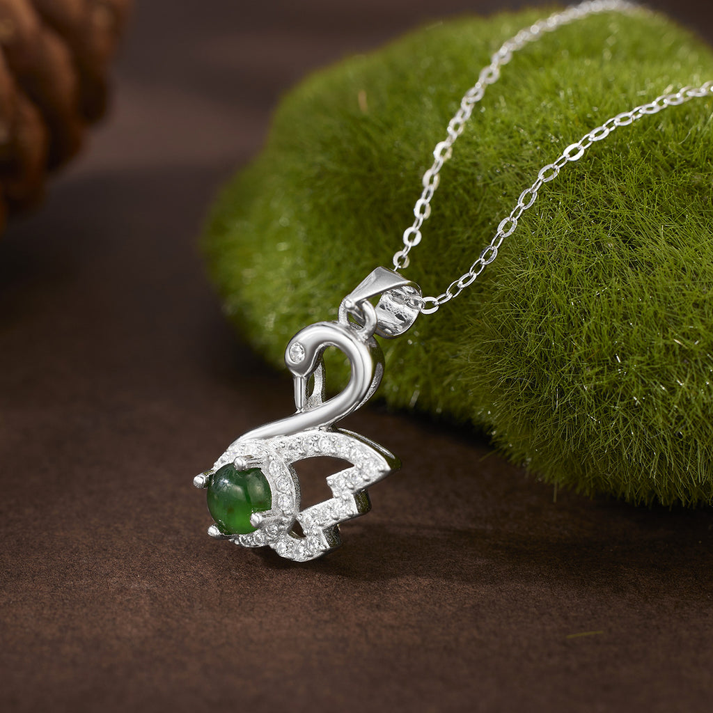 Damen Halskette mit eleganten Schwanenanhänger und edlem Jade-Element Shop Nory