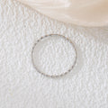 Damen minimalistischer Ring mit glänzenden Zirkonia-Details Shop Nory