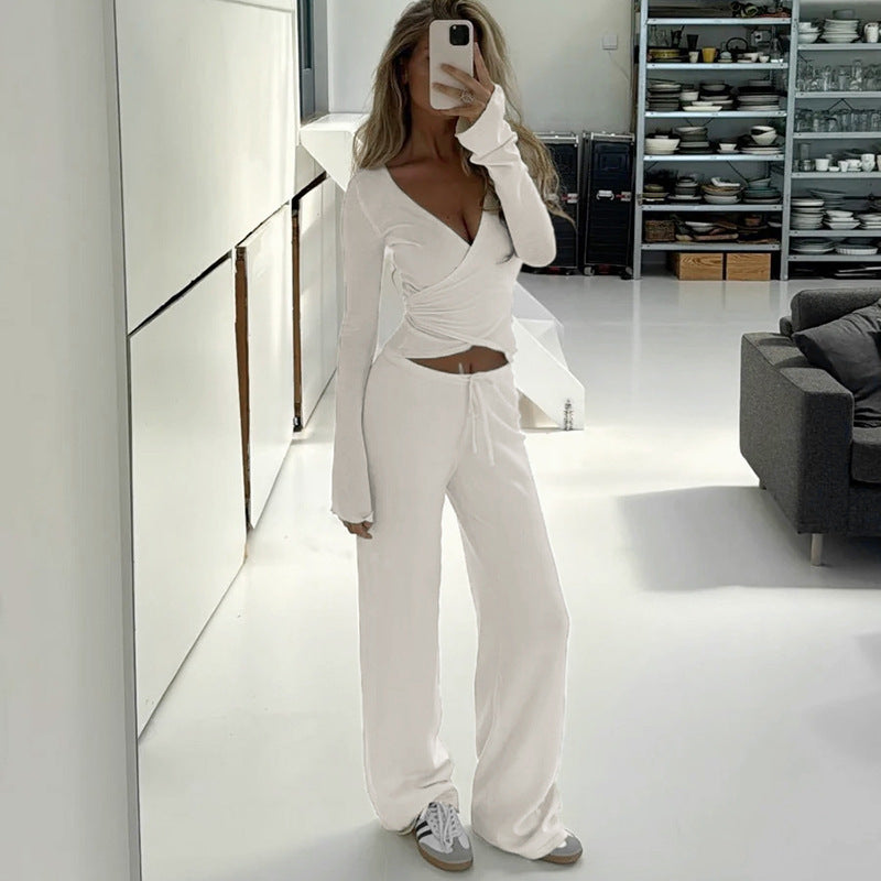 Damen nan Wickel-Cropped-Top mit tiefem V‑Ausschnitt, taillierter Wickelform und langen Glockenärmeln Shop Nory