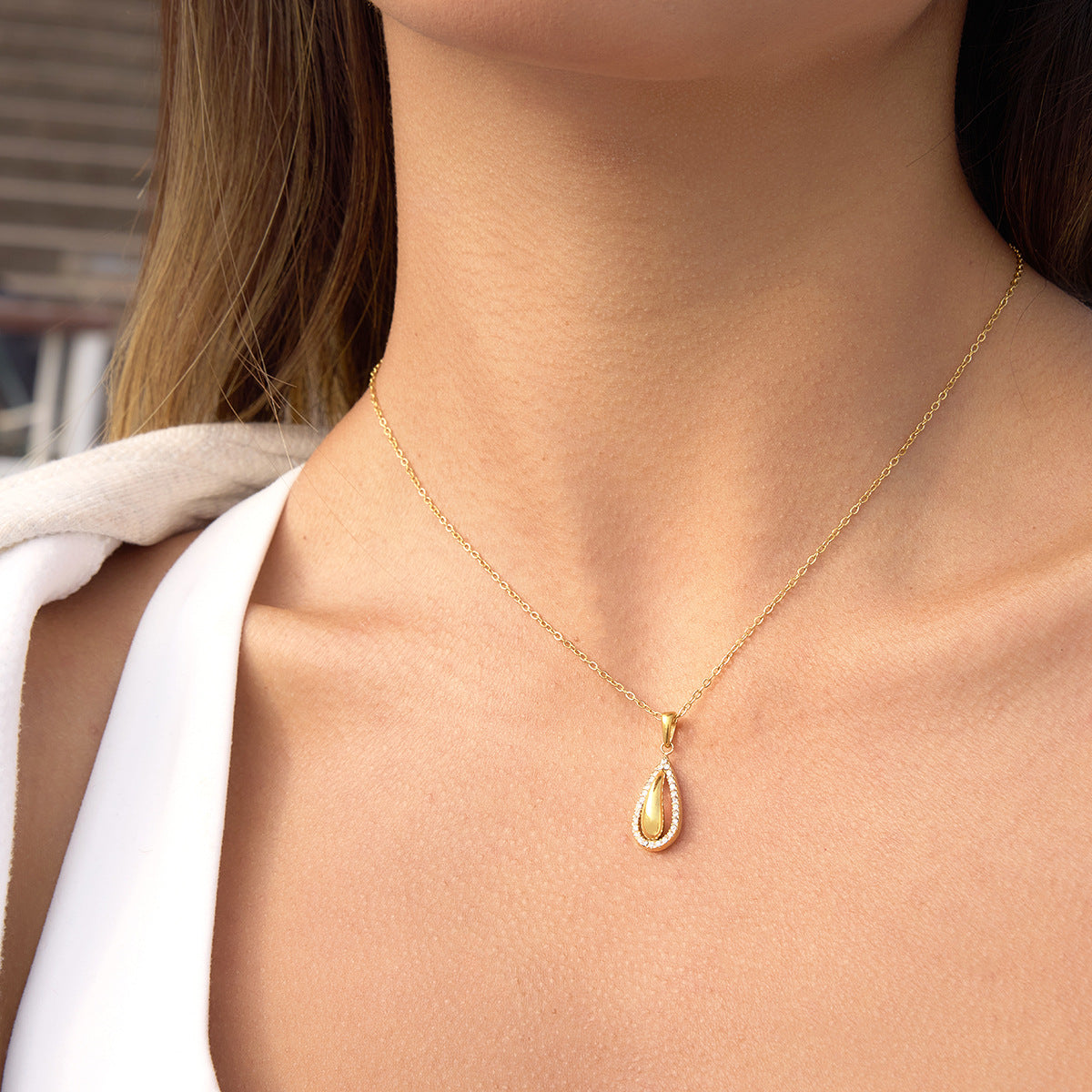 Damen Halskette mit tropfenförmigem Anhänger und Zirkonia-Besatz Shop Nory