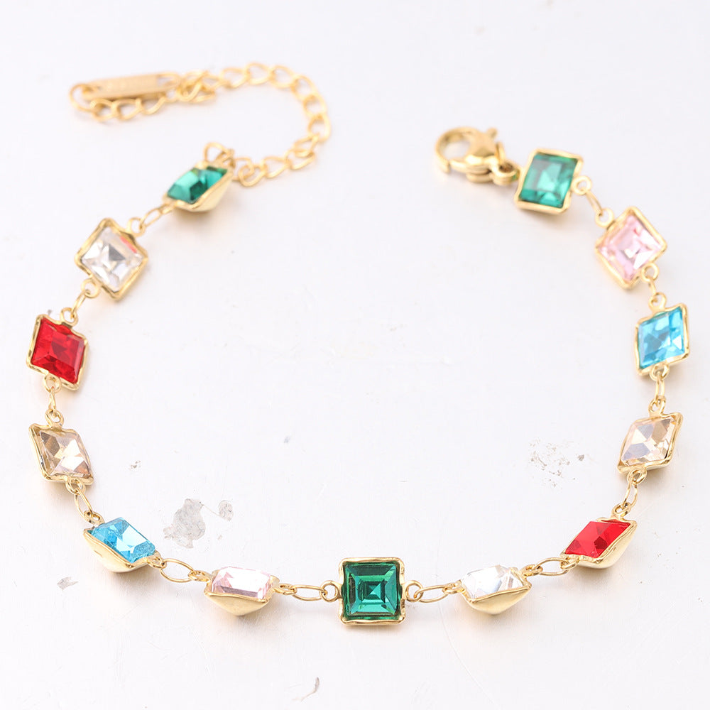 Damen Armband mit herzförmigen, funkelnden Kristallen und verstellbarem Verschluss Shop Nory