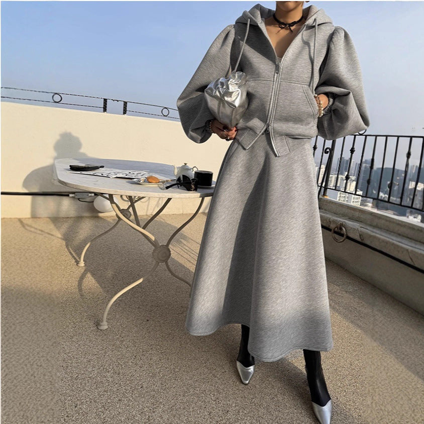 Damen Elegantes Sweatset aus Scuba‑Jersey mit Ballonärmeln und ausgestelltem Midirock Shop Nory