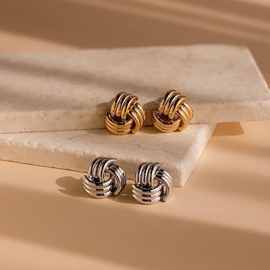 Damen Ohrstecker mit modernem Wellenmuster und glänzenden Akzenten Shop Nory