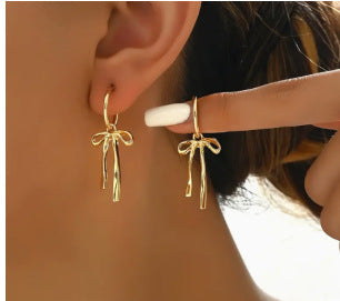 Damen moderne asymmetrische Ohrstecker mit elegantem Design Shop Nory
