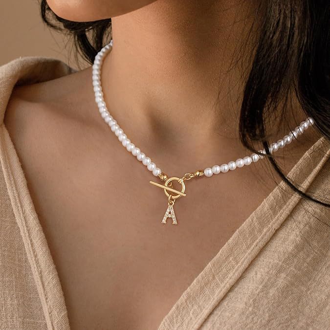 Damen Perlenhalskette mit glänzenden Akzenten und personalisiertem Anhänger Shop Nory