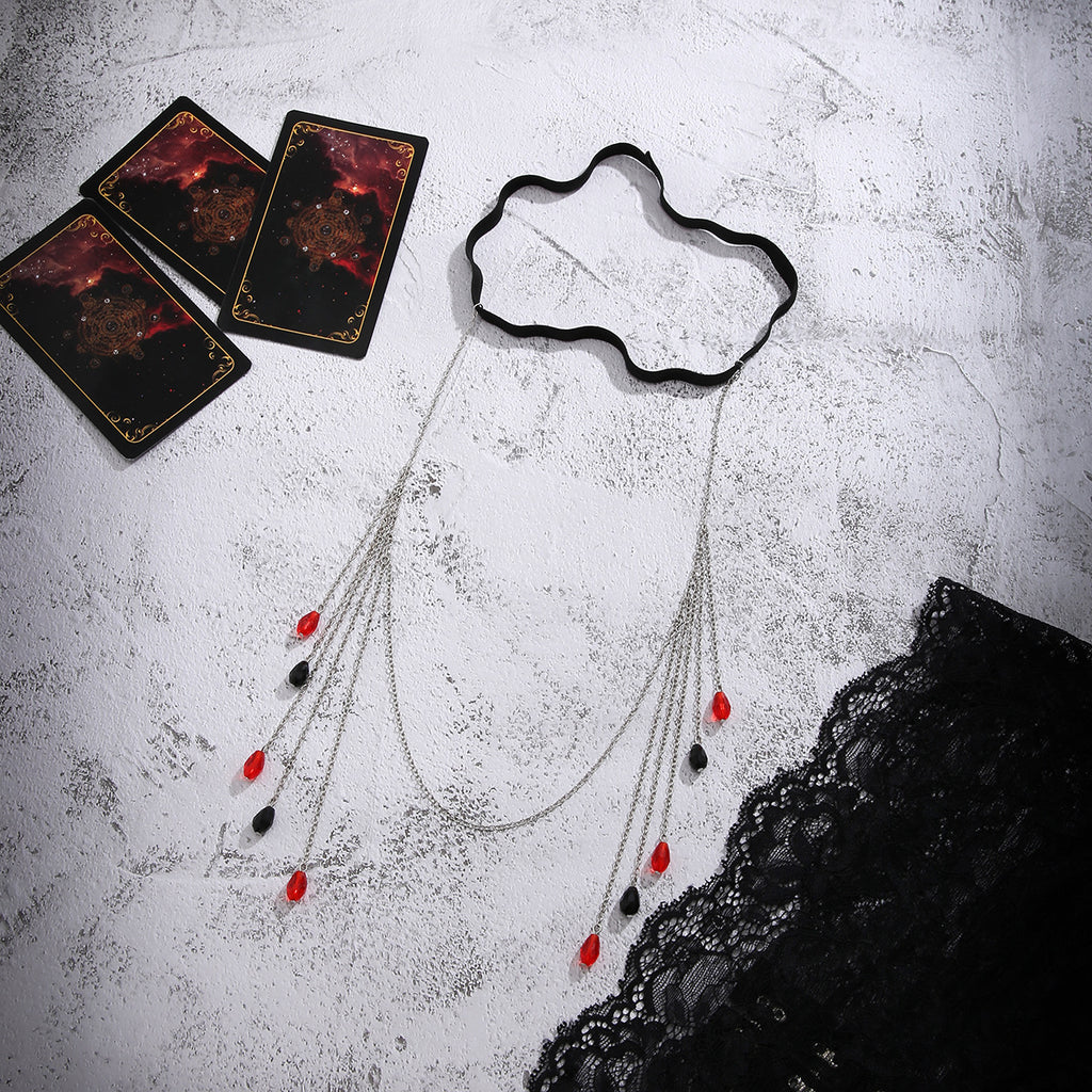 Damenbeine mit schicken Kettenaccessoires Shop Nory