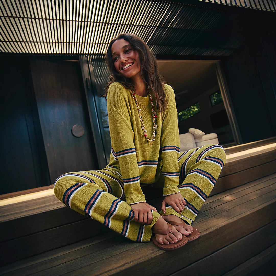Damen gestreiftes Strick-Lounge-Set mit weichem Oversize-Pullover und weitem High-Waist-Hose Shop Nory