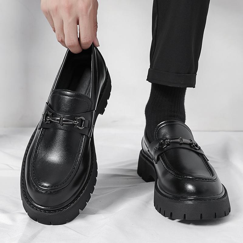 Herren Modische Loafers mit robustem Sohlenprofil und edler Schnallenverzierung