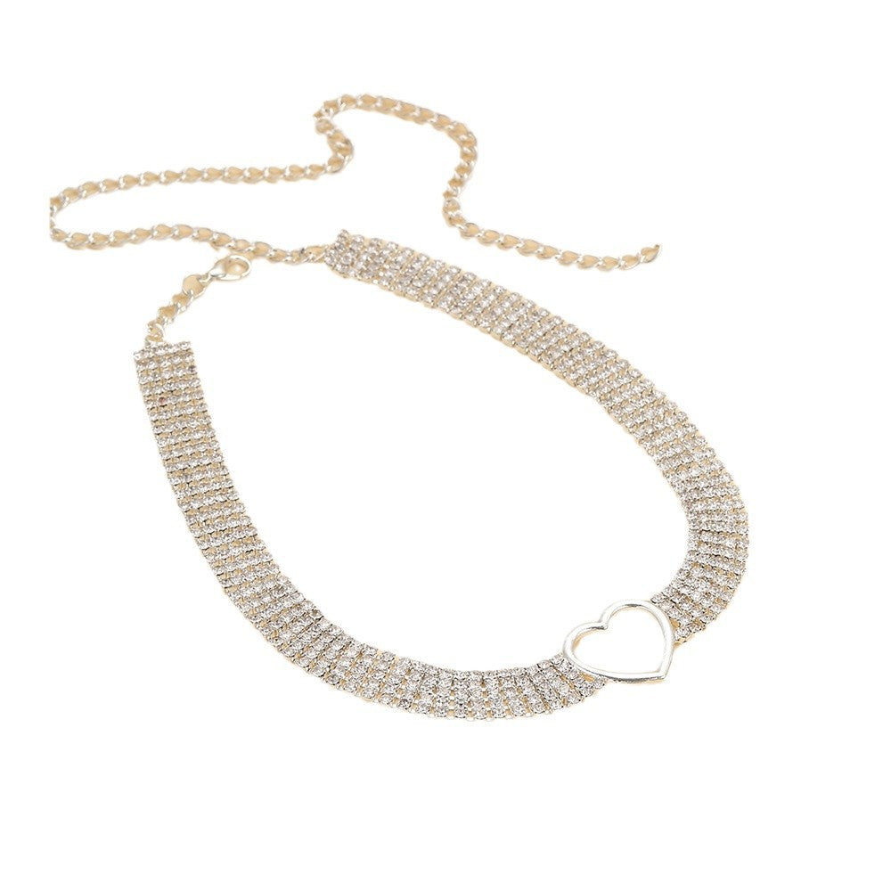 Damen Halskette mit funkelndem Herzanhänger und eleganter Gliederstruktur Shop Nory