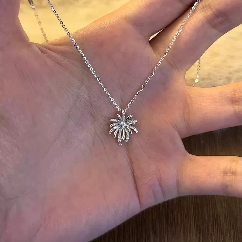 Damen Halskette mit funkelndem Palmenanhänger aus hochwertigem Edelstahl Shop Nory