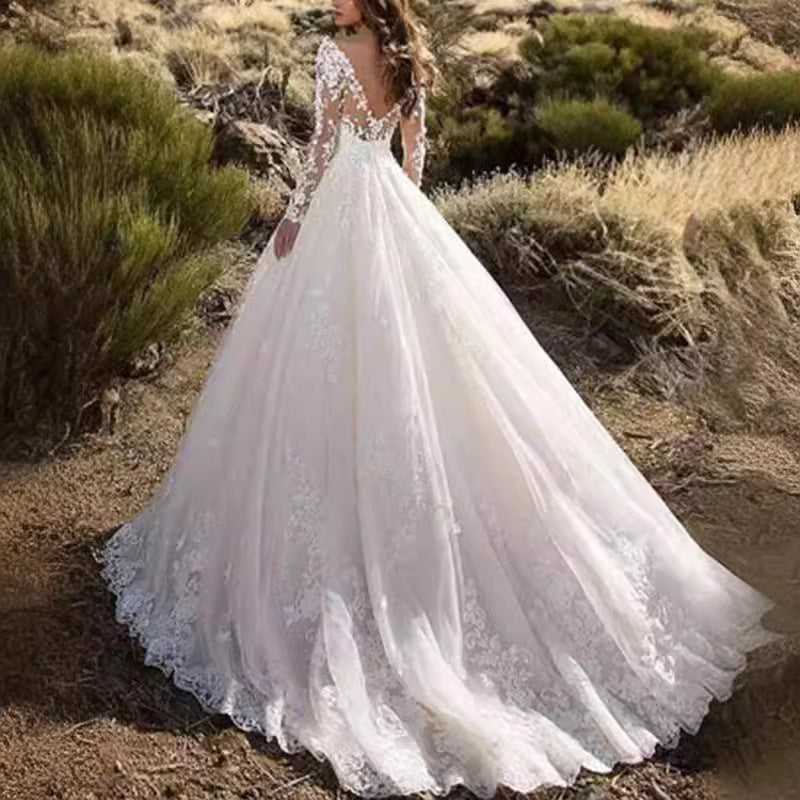 Elegantes Damen Hochzeitskleid mit Spitzenverarbeitung & voluminösem Rock für Hochzeit | ShopNory