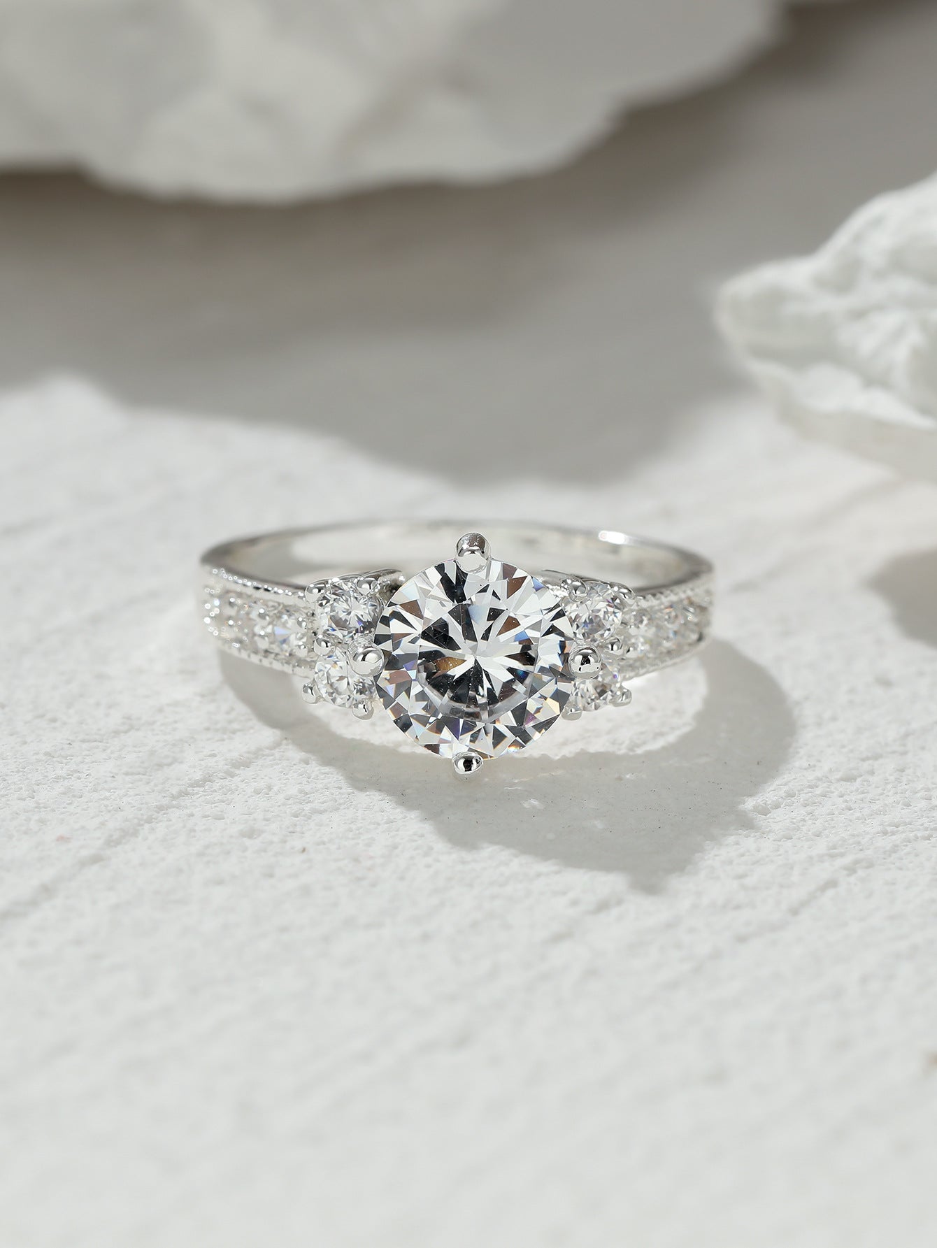Damen Ring mit extravaganten Zirkonia-Einsätzen und funkelndem Rosenquarz Shop Nory
