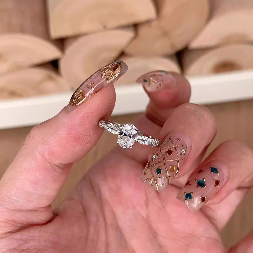 Damen Verlobungsring mit funkelndem ovalen Edelstein und filigraner Zirkonia-Verzierung Shop Nory