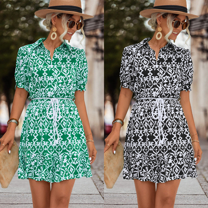 Damen Kurzarm Kleid mit modernem Muster und verstellbarem Taillenzug