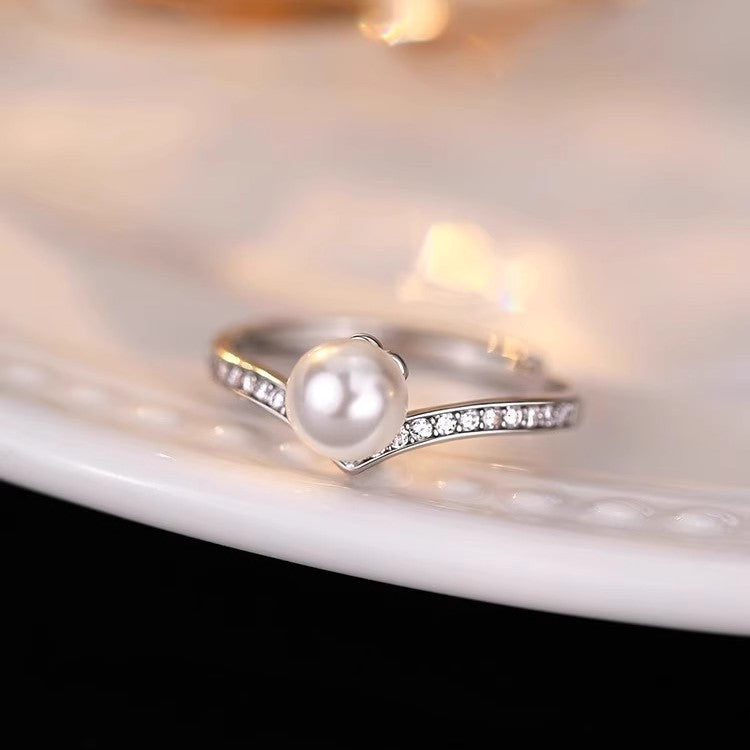 Damen Ring mit modernem geschwungenem Design und Perlenakzent Shop Nory