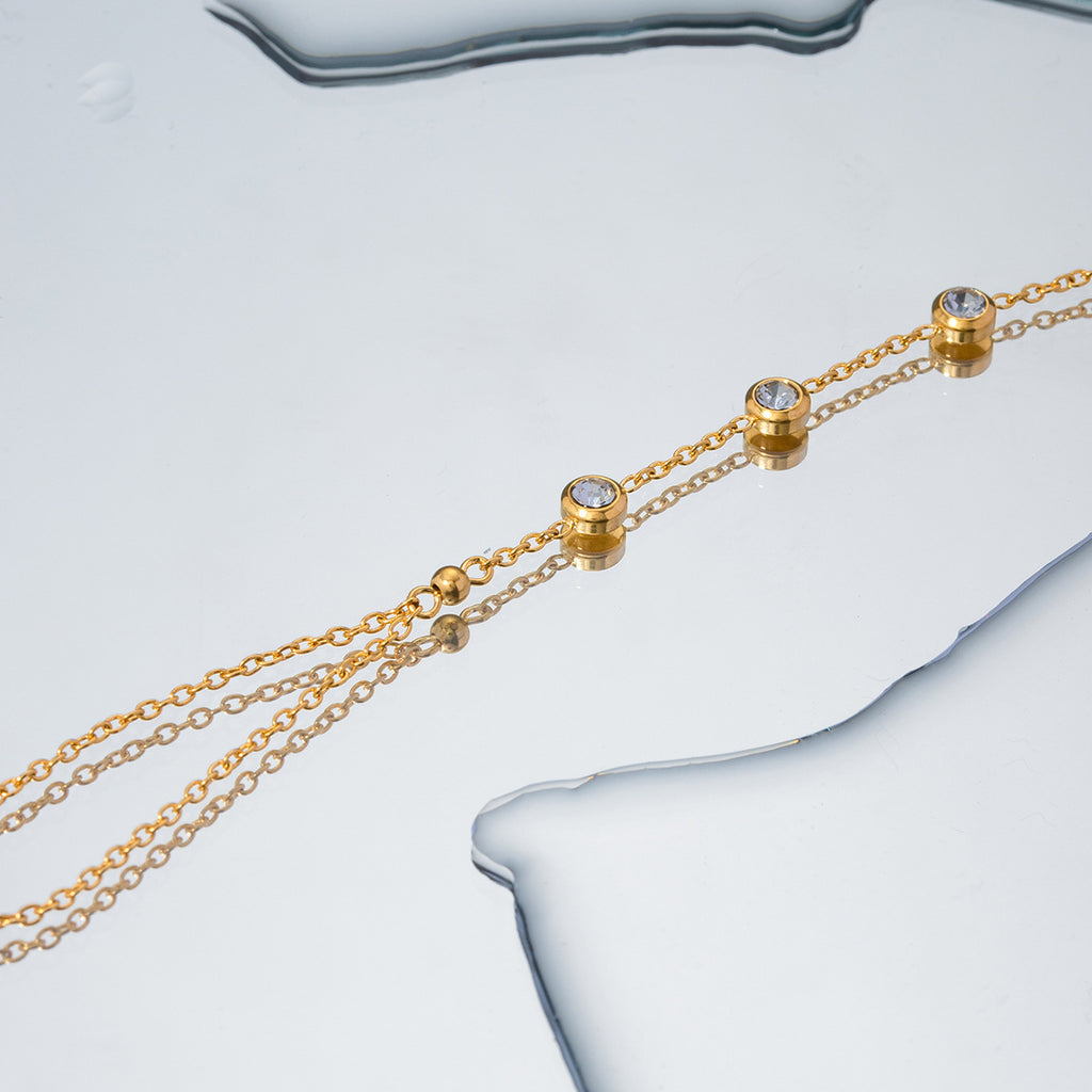 Damen Armband mit funkelnden Kristall-Elementen und eleganter Gliederstruktur Shop Nory