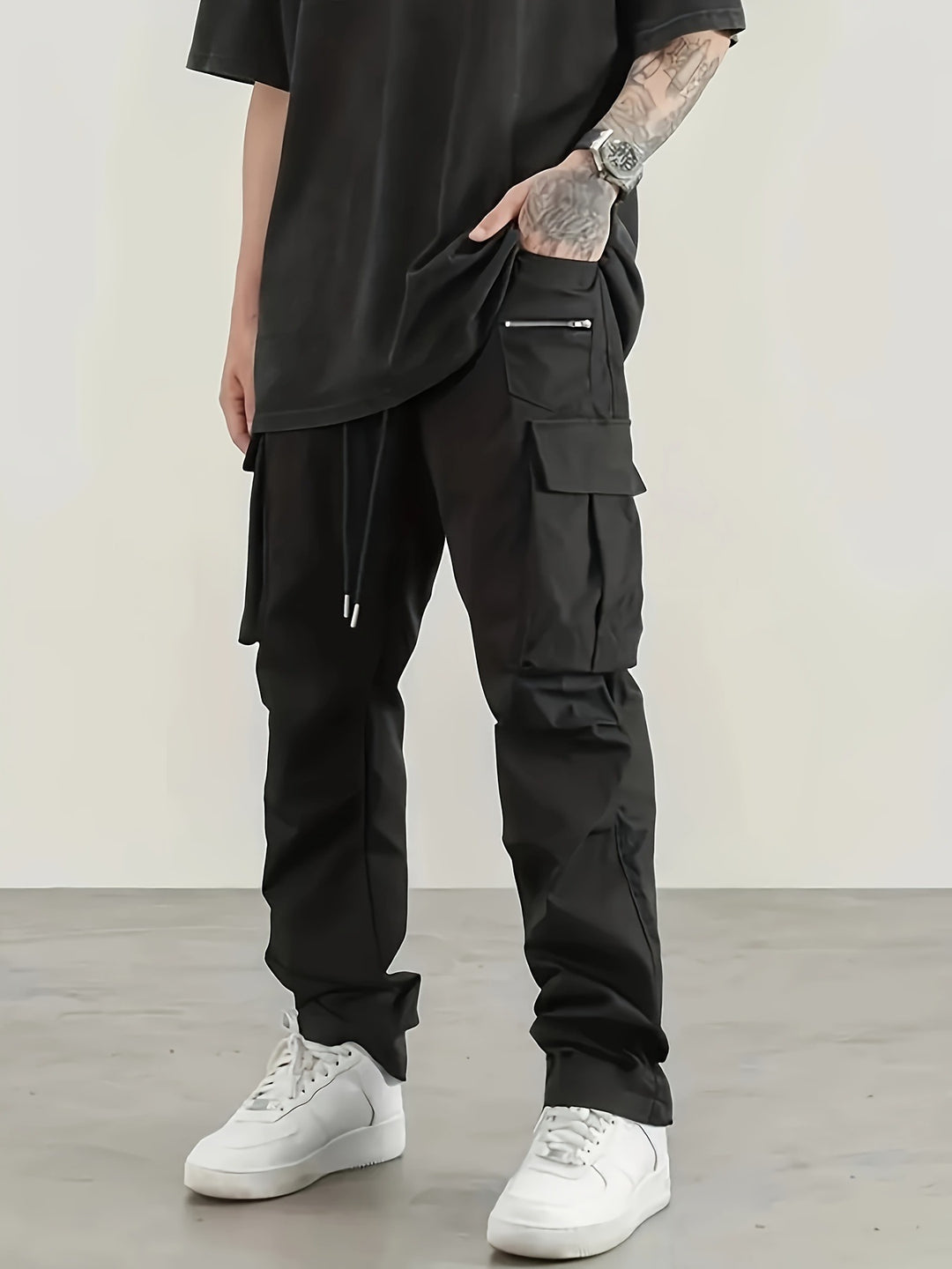 Herren utilitaristische Cargohose mit Reißverschluss‑Tasche, Klappen & Kordelbund Shop Nory