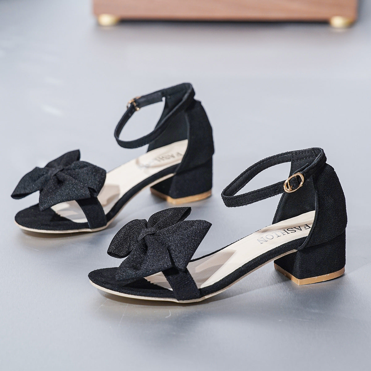 Damen Sandalen mit elegantem Riemendesign und komfortablem Blockabsatz