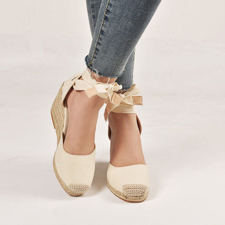 Damen nan Textil-Espadrille mit Bastkeil, Schleifenband-Knöchelriemen und gehäkelter Zehenkappe Shopnory