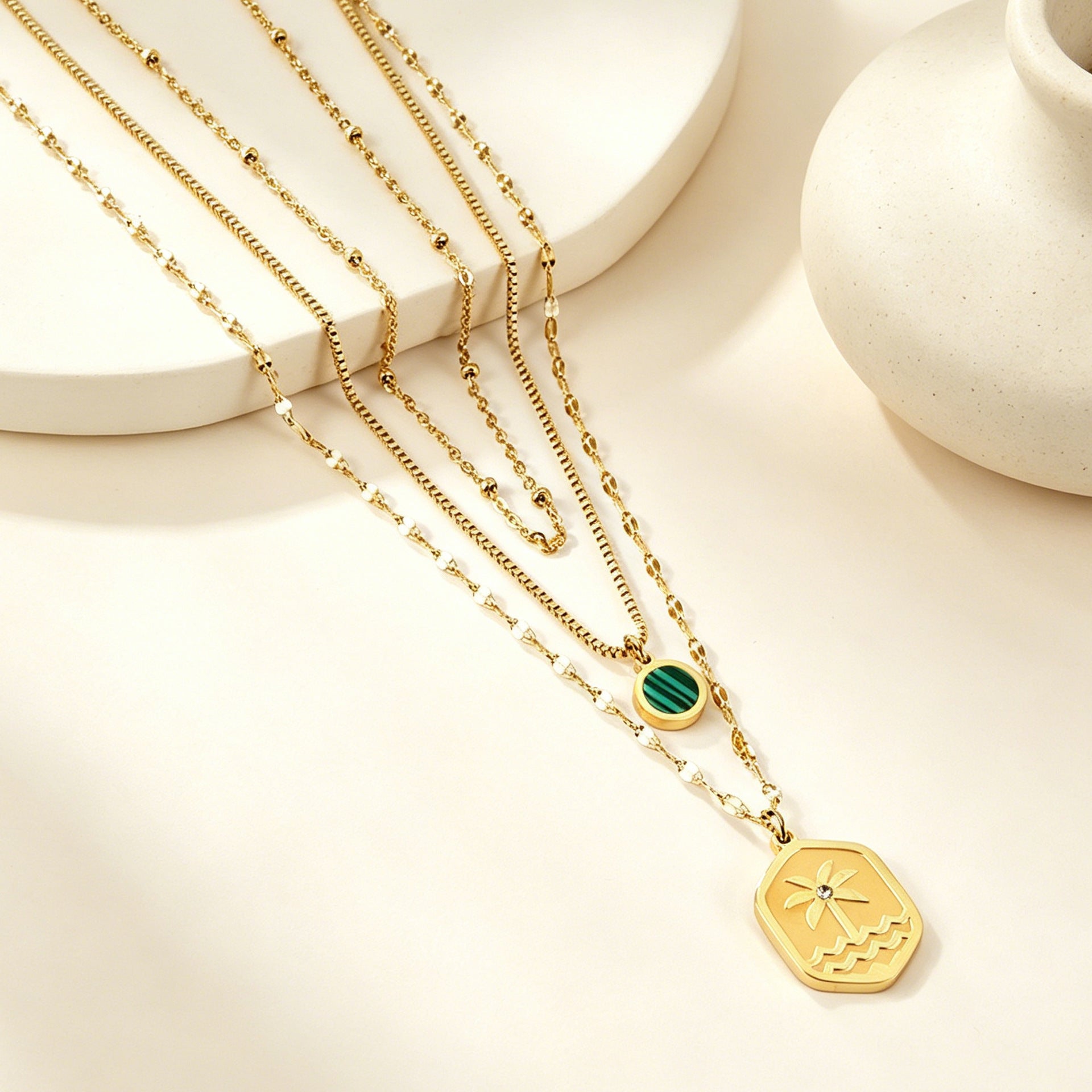 Damen mehrlagige Halskette mit bunten Anhängern und goldplattiertem Design Shop Nory