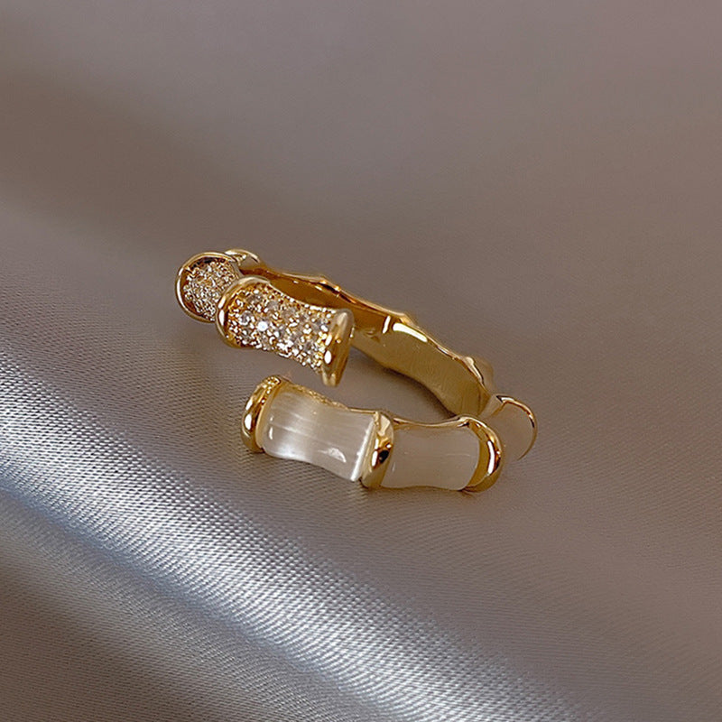 Damen schimmernder Edelstahlring mit funkelnden Zirkonia und eleganter Struktur Shop Nory