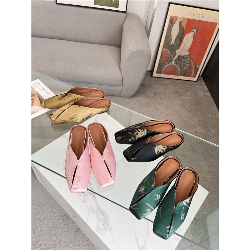 Damen fersenfreie spitz zulaufende Jacquard-Mules mit floralem Metallic‑Muster und flachem Absatz Shop Nory