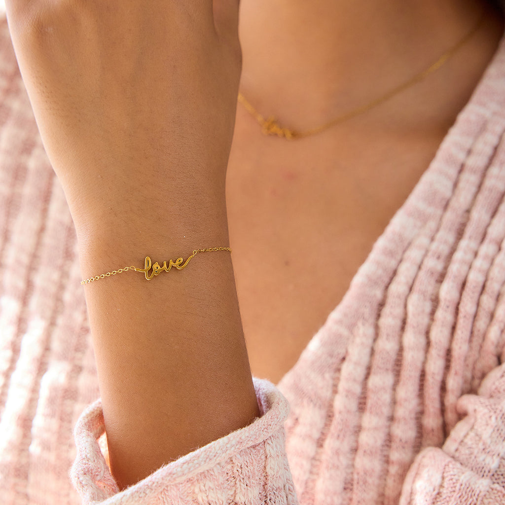 Damen Armkette mit feinem "Love"-Schriftzug aus hypoallergenem Edelstahl Shop Nory