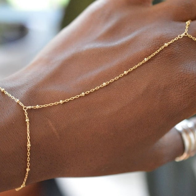 Damen Fußkettchen mit eleganten Zirkonia-Details und feinem Edelstahl-Design Shop Nory