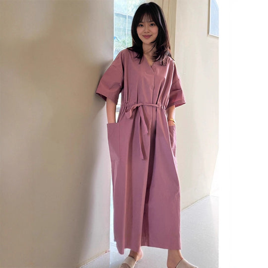 Damen Langes Baumwoll-Popeline-Maxikleid mit V-Ausschnitt, Taillengürtel und aufgesetzten Taschen Shop Nory