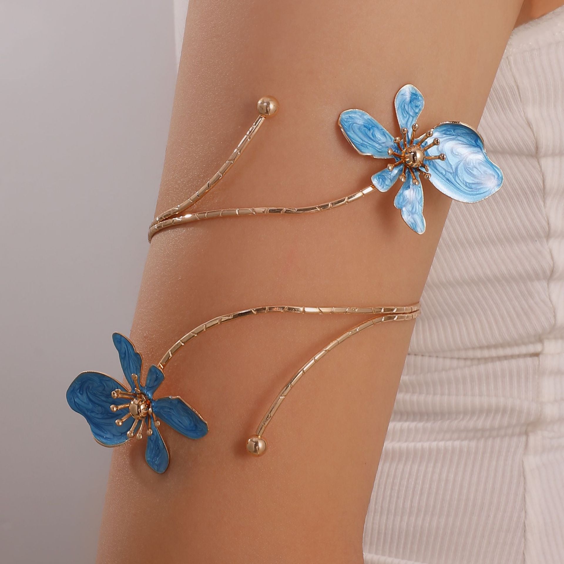Damen Armreif mit prachtvollem floralen Design Shop Nory
