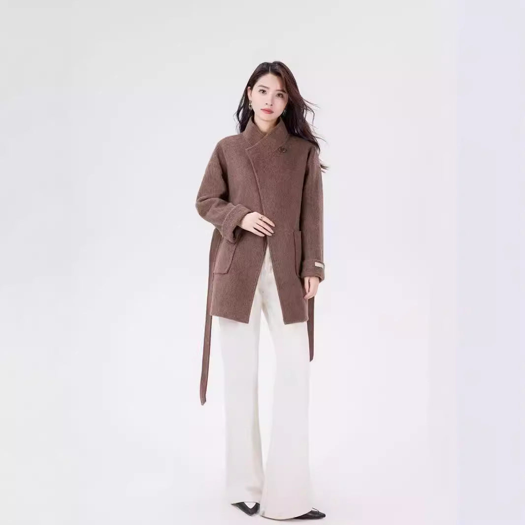 Damen Kurzer Wickel-Wollmantel mit hoher Knopfblende und aufgesetzten Taschen Shop Nory