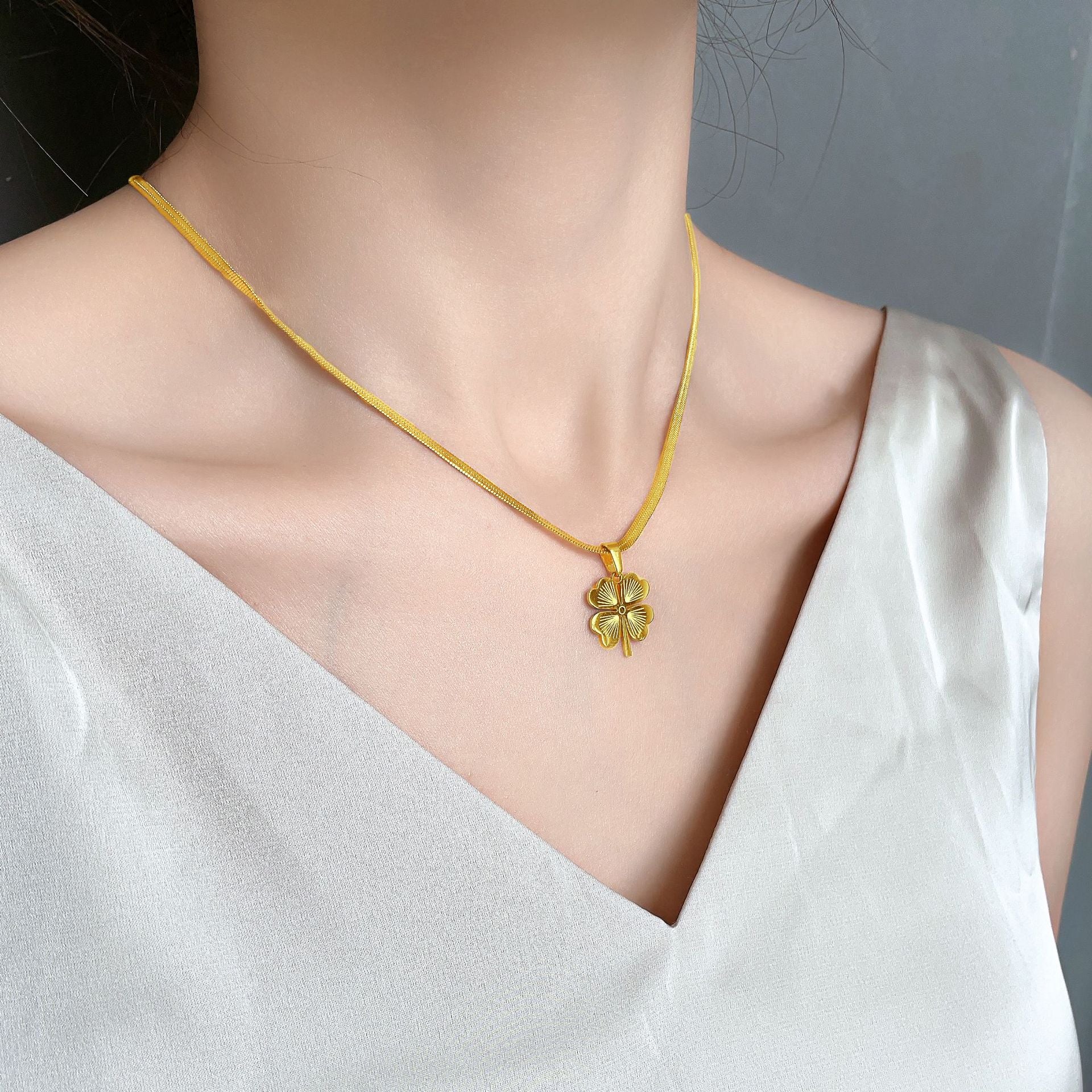 Damen elegantes Halskette mit glücksbringendem Kleeblatt-Anhänger Shop Nory